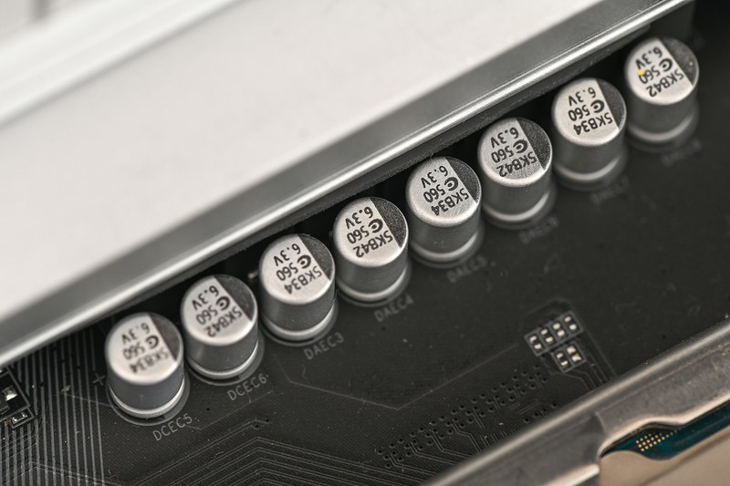 在家也能体验网咖高端卡的爽快，自己动手装一套能打又能看的RGB游戏主机