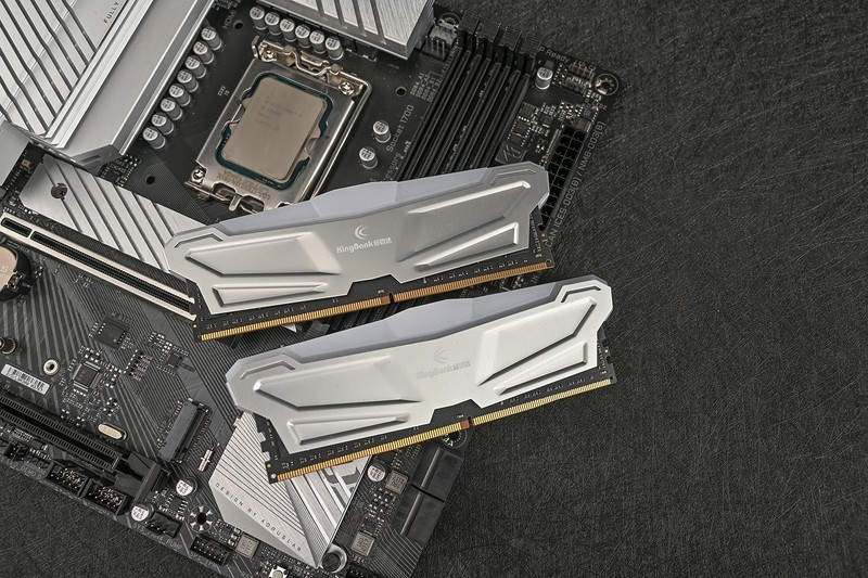 在家也能体验网咖高端卡的爽快，自己动手装一套能打又能看的RGB游戏主机