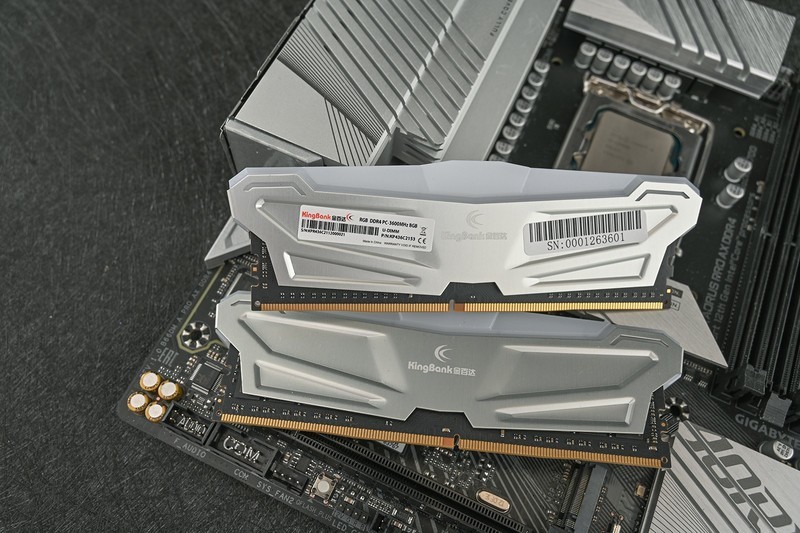 在家也能体验网咖高端卡的爽快，自己动手装一套能打又能看的RGB游戏主机