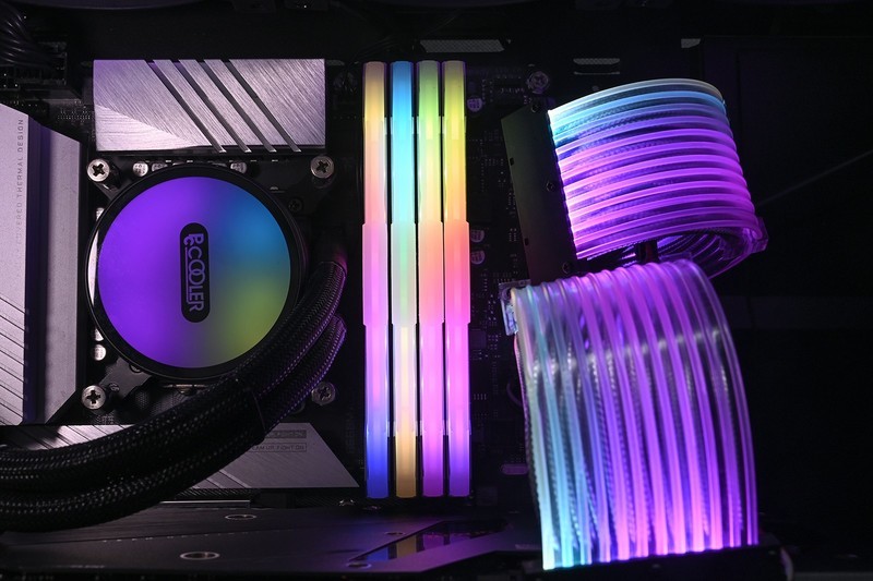 在家也能体验网咖高端卡的爽快，自己动手装一套能打又能看的RGB游戏主机