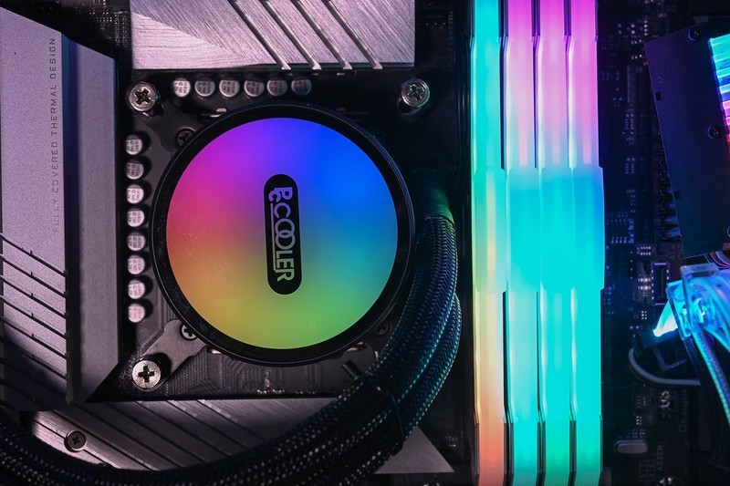 在家也能体验网咖高端卡的爽快，自己动手装一套能打又能看的RGB游戏主机