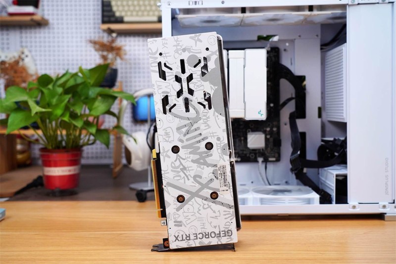 中高端玩家的智选，2K高帧利器-索泰RTX 4070 X-GAMING OC欧泊白分享