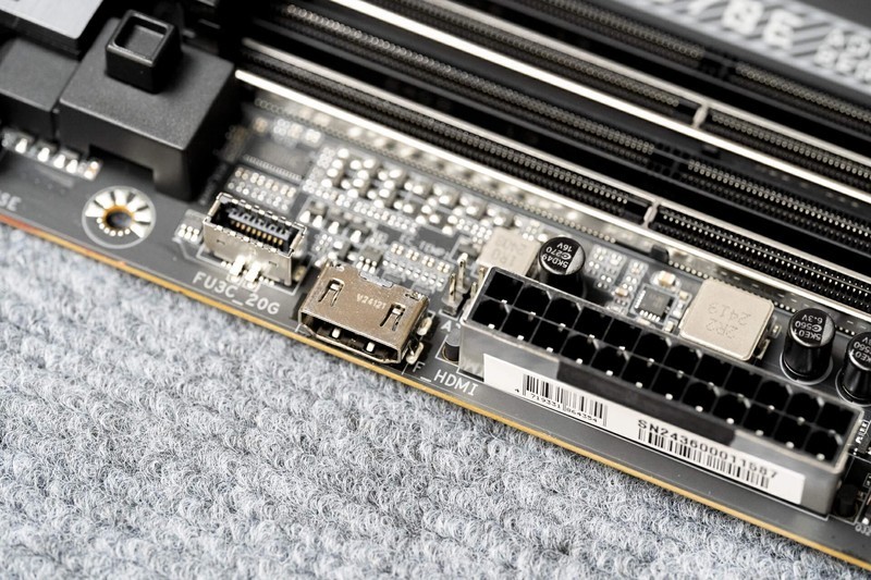 双USB4 WiFi7 20相供电 X870E AORUS MASTER主板开箱评测