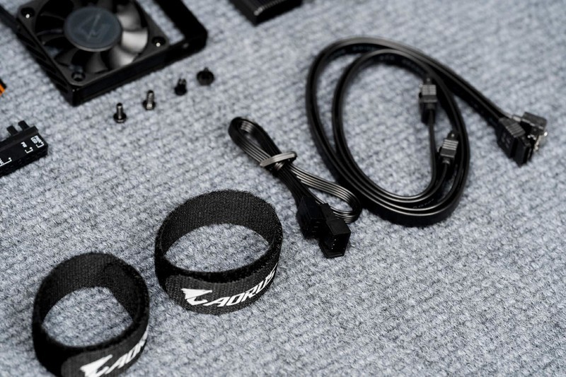 双USB4 WiFi7 20相供电 X870E AORUS MASTER主板开箱评测