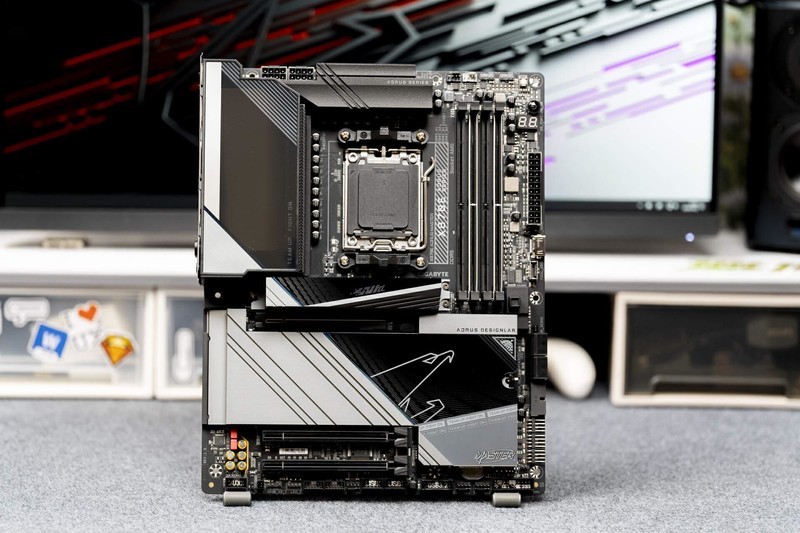 双USB4 WiFi7 20相供电 X870E AORUS MASTER主板开箱评测