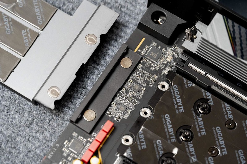 双USB4 WiFi7 20相供电 X870E AORUS MASTER主板开箱评测