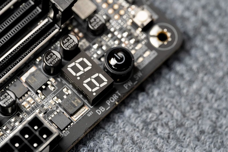 双USB4 WiFi7 20相供电 X870E AORUS MASTER主板开箱评测