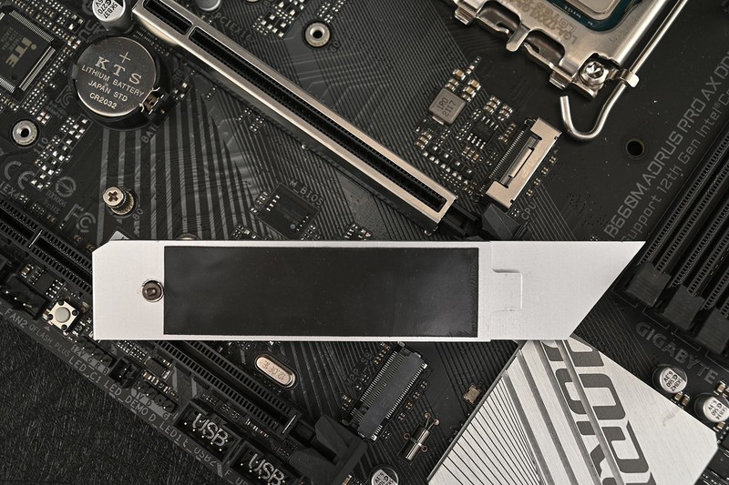 在家也能体验网咖高端卡的爽快，自己动手装一套能打又能看的RGB游戏主机