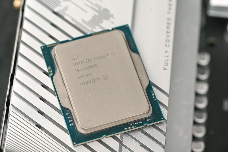 在家也能体验网咖高端卡的爽快，自己动手装一套能打又能看的RGB游戏主机