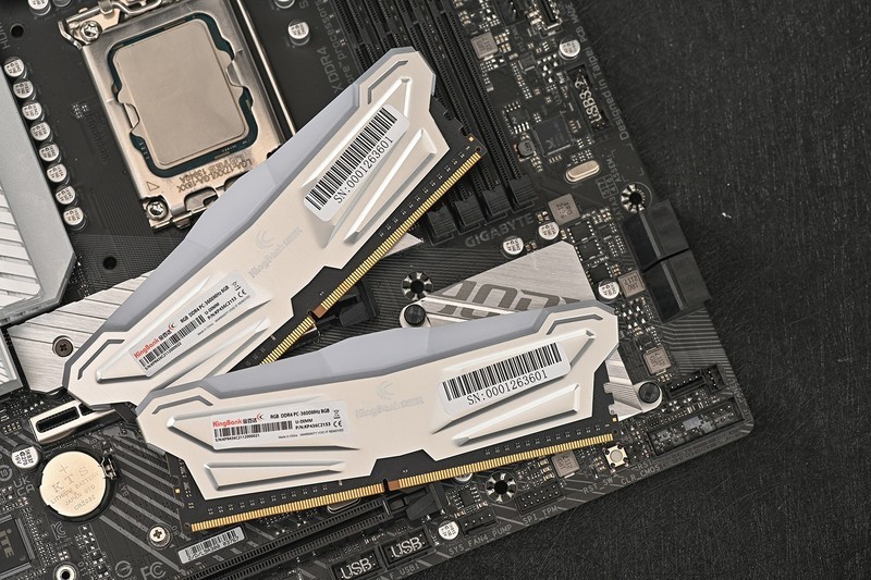 在家也能体验网咖高端卡的爽快，自己动手装一套能打又能看的RGB游戏主机