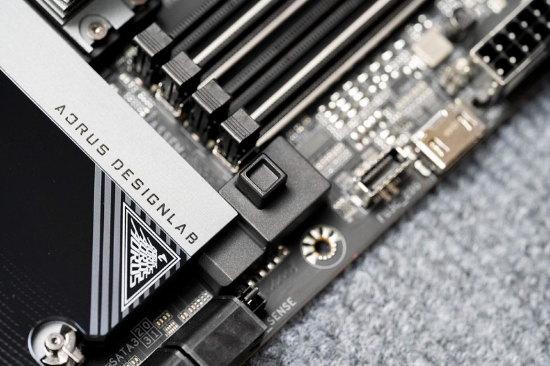 双USB4 WiFi7 20相供电 X870E AORUS MASTER主板开箱评测