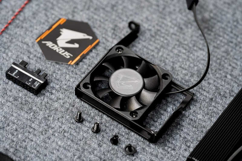 双USB4 WiFi7 20相供电 X870E AORUS MASTER主板开箱评测