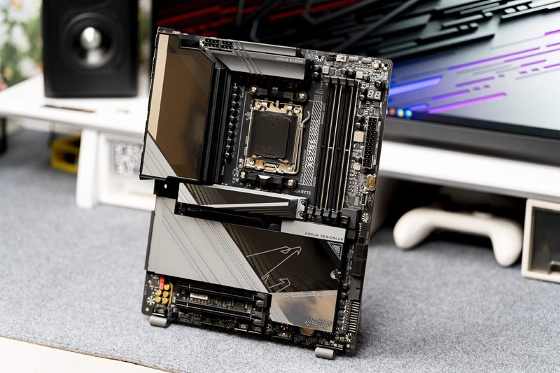 双USB4 WiFi7 20相供电 X870E AORUS MASTER主板开箱评测