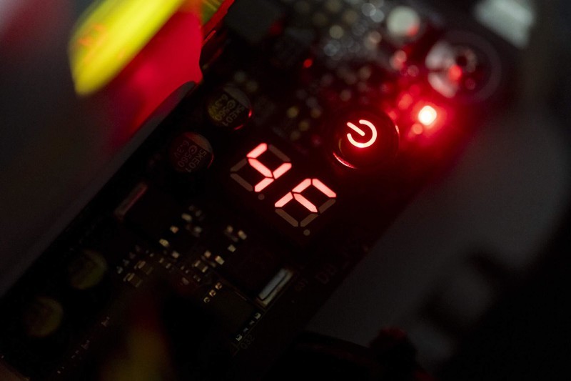 双USB4 WiFi7 20相供电 X870E AORUS MASTER主板开箱评测