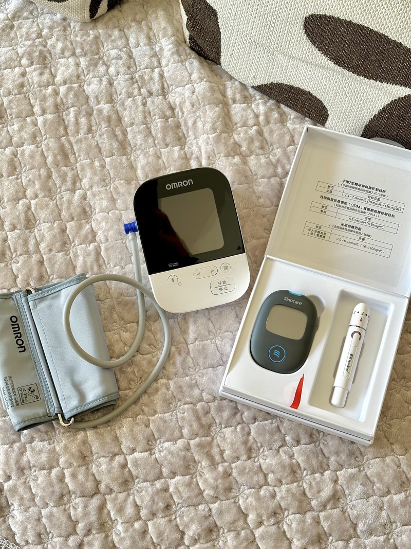 欧姆龙电子血压计U36T、三诺安稳+Air血糖仪，老人健康必备神器