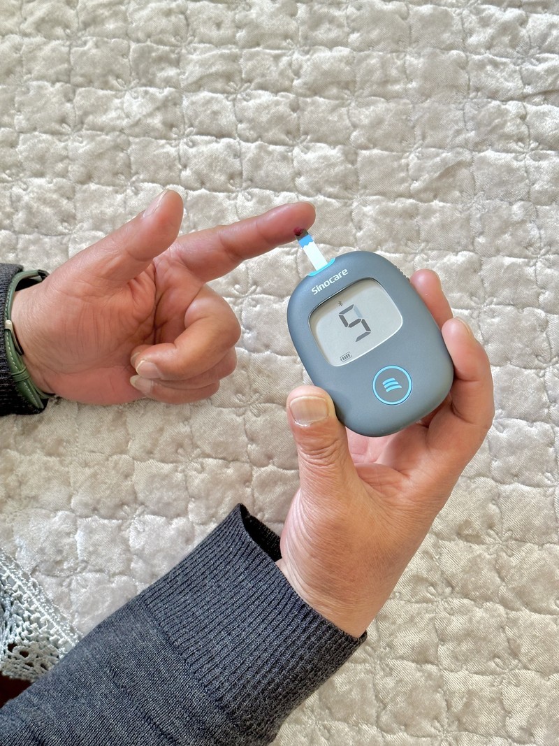 欧姆龙电子血压计U36T、三诺安稳+Air血糖仪，老人健康必备神器