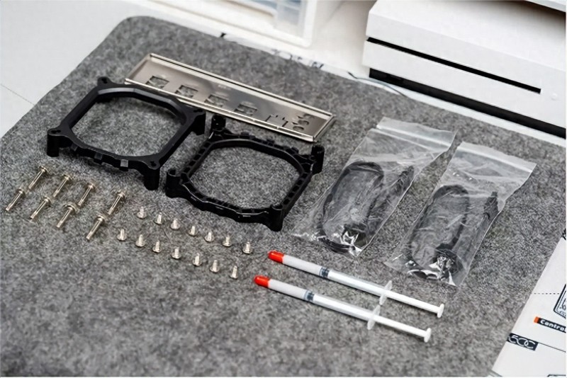 两颗至强处理器不到60块，双路服务器主板实现56线程，装机性能实测