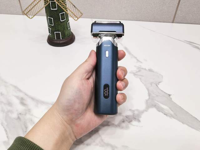 男人剃须天花板？未野MRX五刀头狂魔：21000超高转速告别胡茬困扰