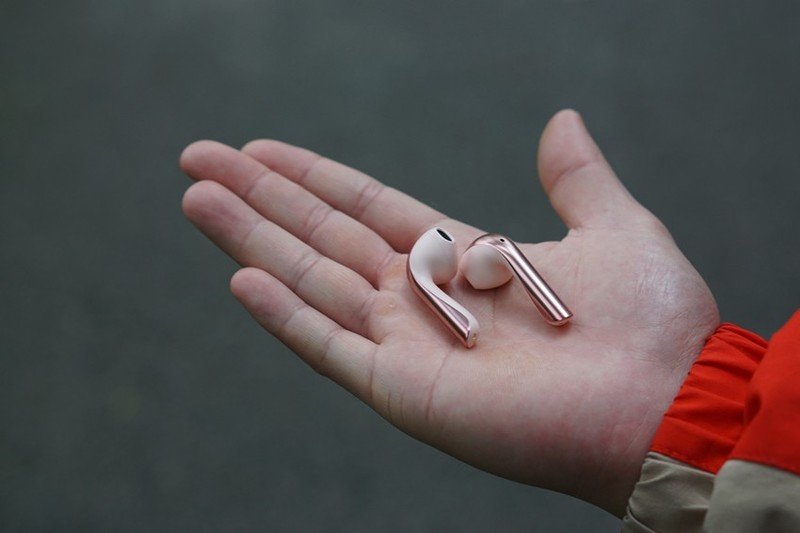 好看，动听且舒适，这款半入耳式TWS值得入手