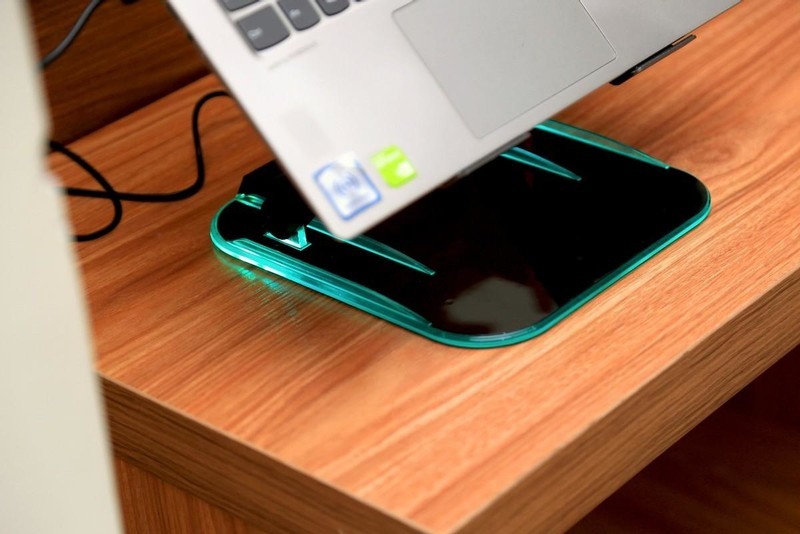 100多入手笔记本支架？聊聊为何入手钛度WE200冰封王座