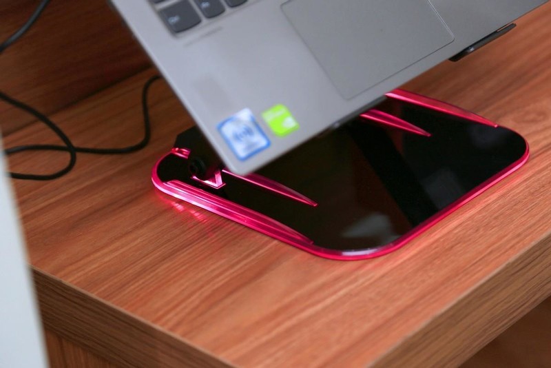 100多入手笔记本支架？聊聊为何入手钛度WE200冰封王座