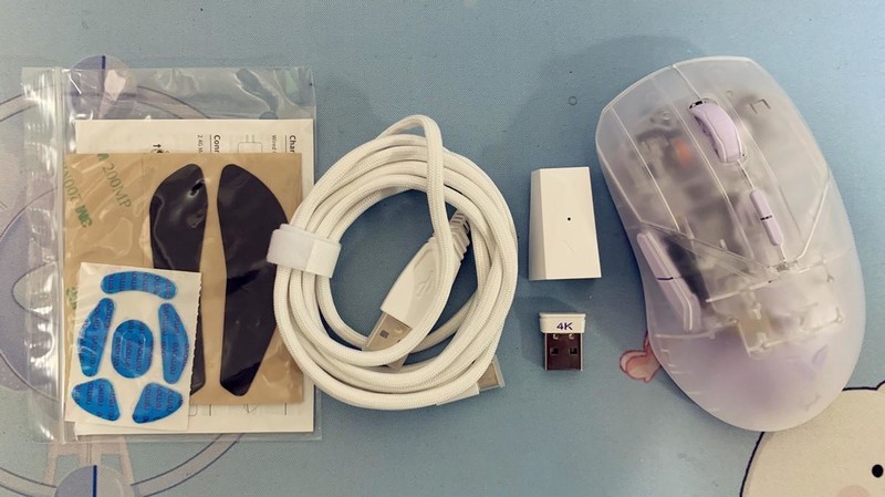 轻巧高颜值、半透高性能，这款8K双模游戏鼠标真的是绝绝子