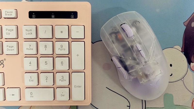 轻巧高颜值、半透高性能，这款8K双模游戏鼠标真的是绝绝子
