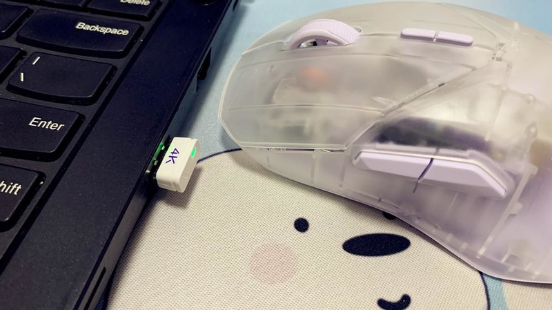 轻巧高颜值、半透高性能，这款8K双模游戏鼠标真的是绝绝子