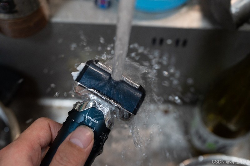 每分钟21000转超高转速，实现高效净须，告别胡渣困扰！未野MRX剃须刀实测