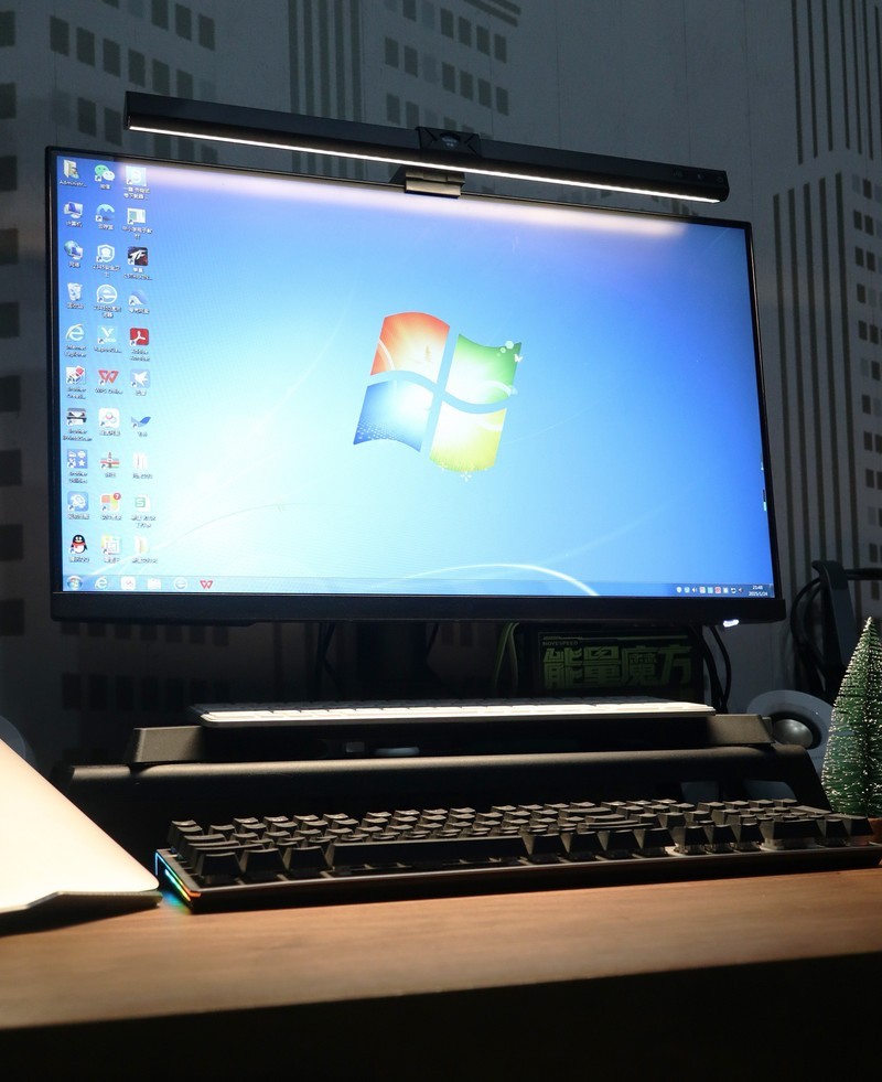 照亮屏幕 呵护双眼——书客屏幕挂灯体验