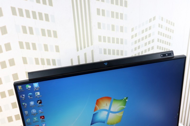 照亮屏幕 呵护双眼——书客屏幕挂灯体验