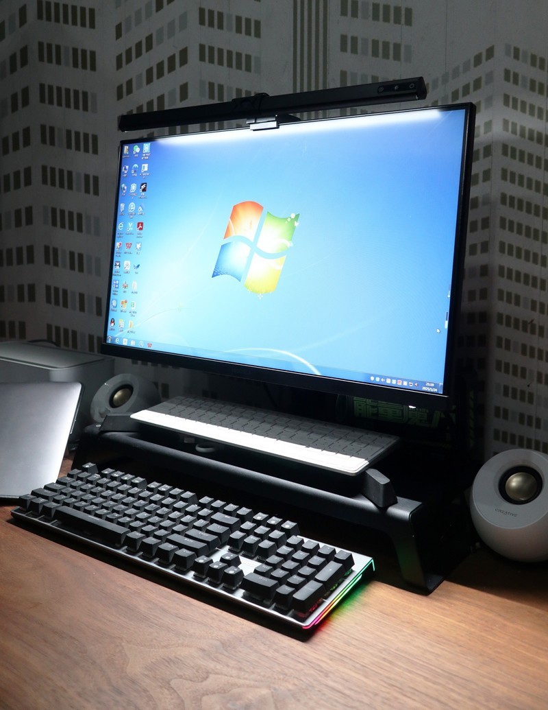 照亮屏幕 呵护双眼——书客屏幕挂灯体验