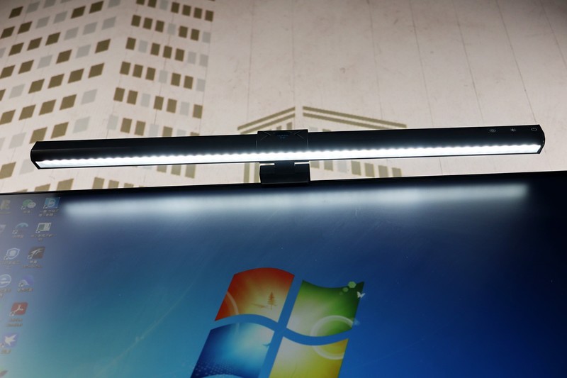 照亮屏幕 呵护双眼——书客屏幕挂灯体验