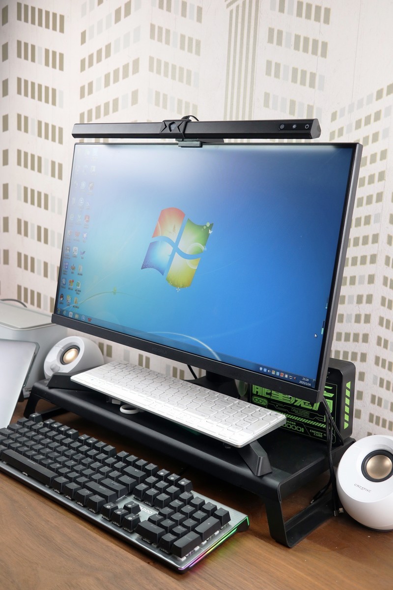 照亮屏幕 呵护双眼——书客屏幕挂灯体验