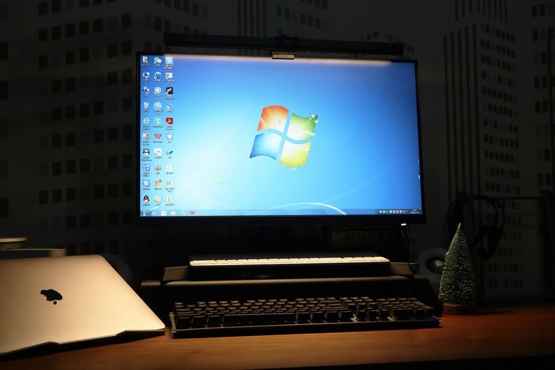 照亮屏幕 呵护双眼——书客屏幕挂灯体验