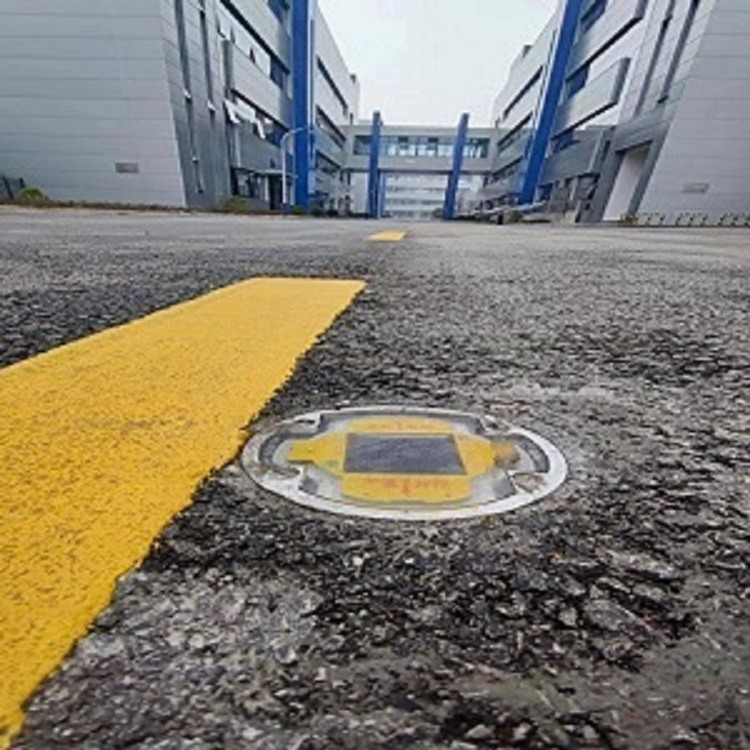 特力康电力电缆防外破智能地钉和传统线缆保护方式比有啥不同？