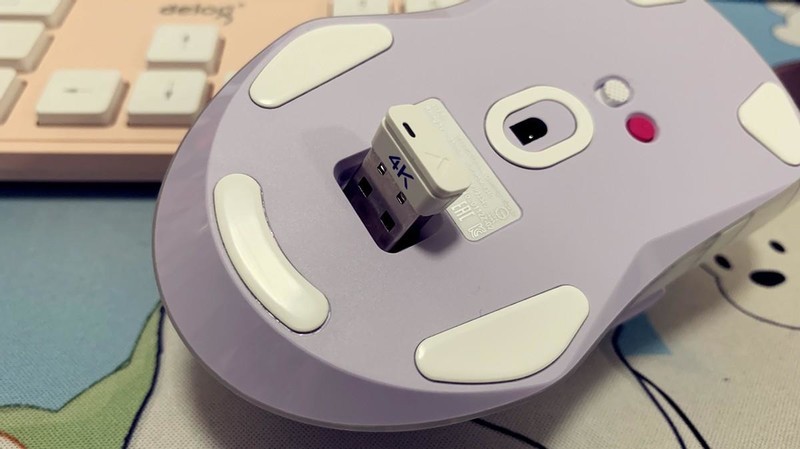 轻巧高颜值、半透高性能，这款8K双模游戏鼠标真的是绝绝子
