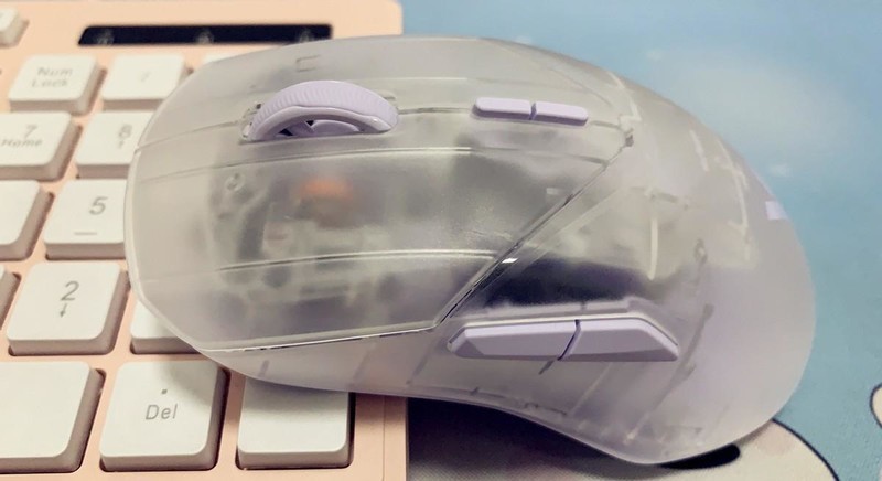 轻巧高颜值、半透高性能，这款8K双模游戏鼠标真的是绝绝子