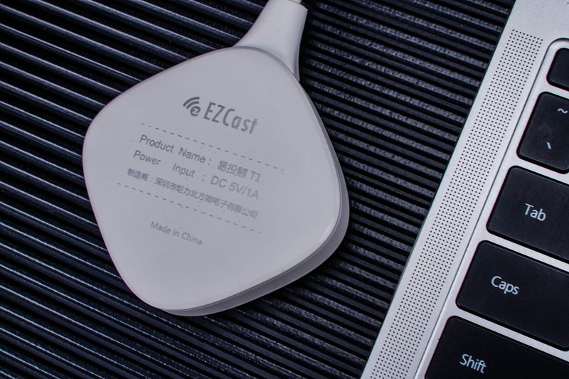 傻瓜式操作，老人都能玩转——易投熊T1无线影音投屏套装