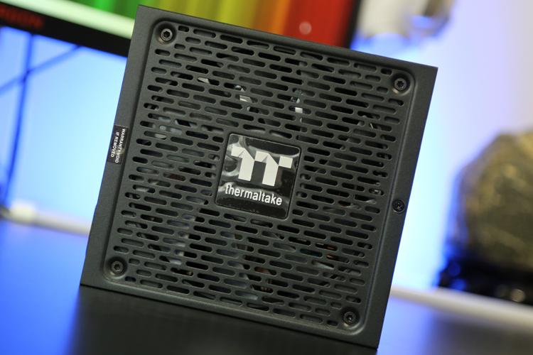 RTX4090最佳搭档：Thermaltake TT 钢影 GF3 1350W全模金牌电源开箱