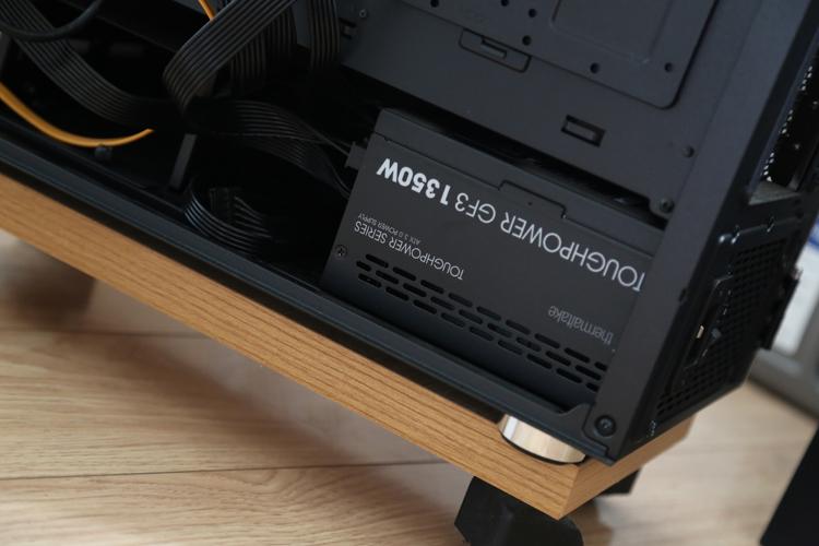 RTX4090最佳搭档：Thermaltake TT 钢影 GF3 1350W全模金牌电源开箱