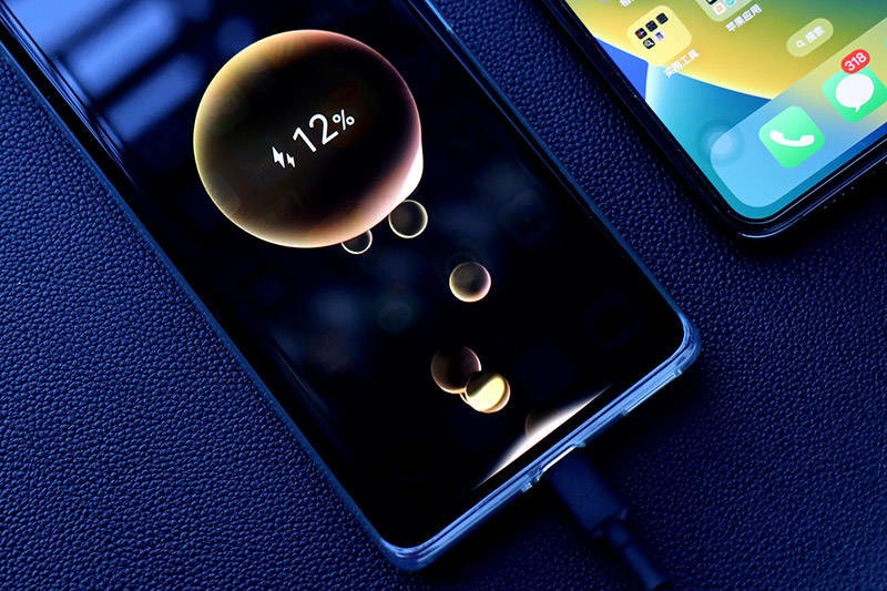 性价比无敌的QCY GN202GB双口氮化镓充电器