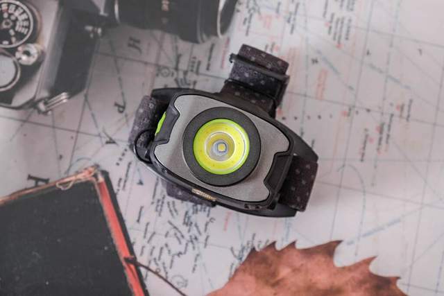 极蜂多功能头灯体验：提升夜跑安全，高亮度1000流明，7.5H长续航