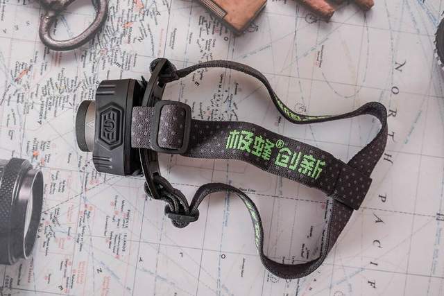 极蜂多功能头灯体验：提升夜跑安全，高亮度1000流明，7.5H长续航