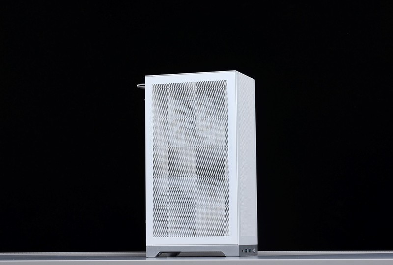 “细狗”但是高颜值高性能！12600K+4070+闪鳞L300打造桌面小钢炮