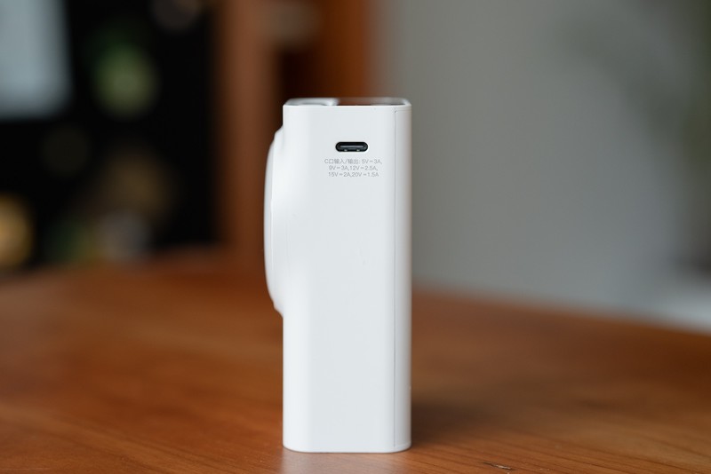 自带伸缩数据线，这才是我想要的便携充电宝