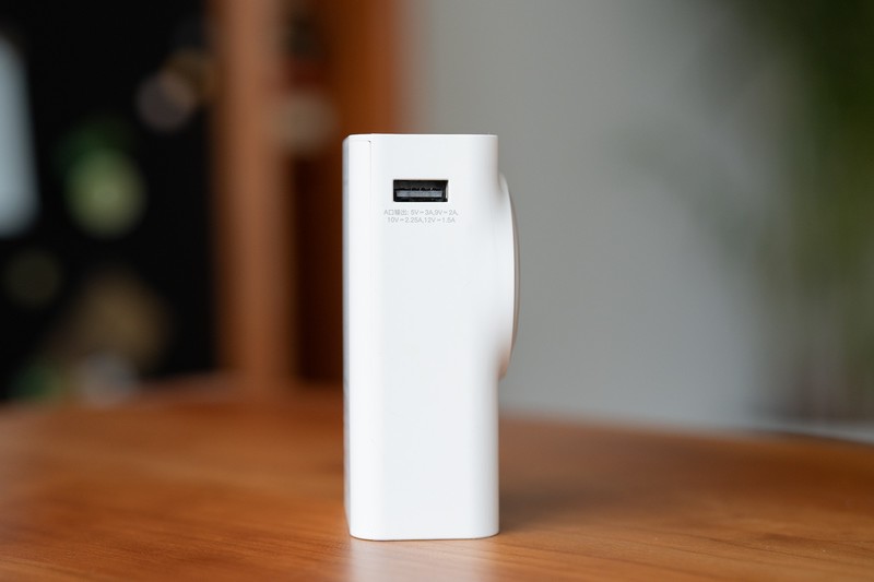 自带伸缩数据线，这才是我想要的便携充电宝