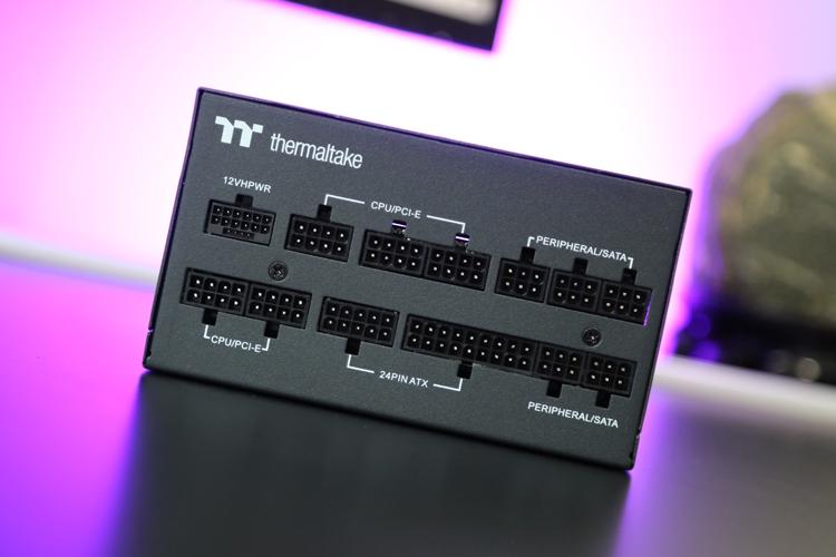 RTX4090最佳搭档：Thermaltake TT 钢影 GF3 1350W全模金牌电源开箱