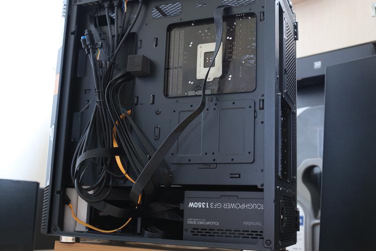 RTX4090最佳搭档：Thermaltake TT 钢影 GF3 1350W全模金牌电源开箱