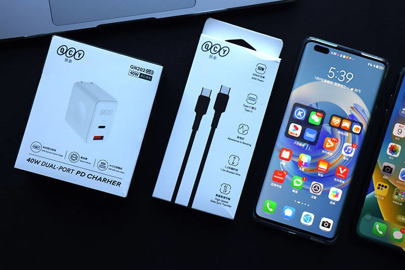 性价比无敌的QCY GN202GB双口氮化镓充电器